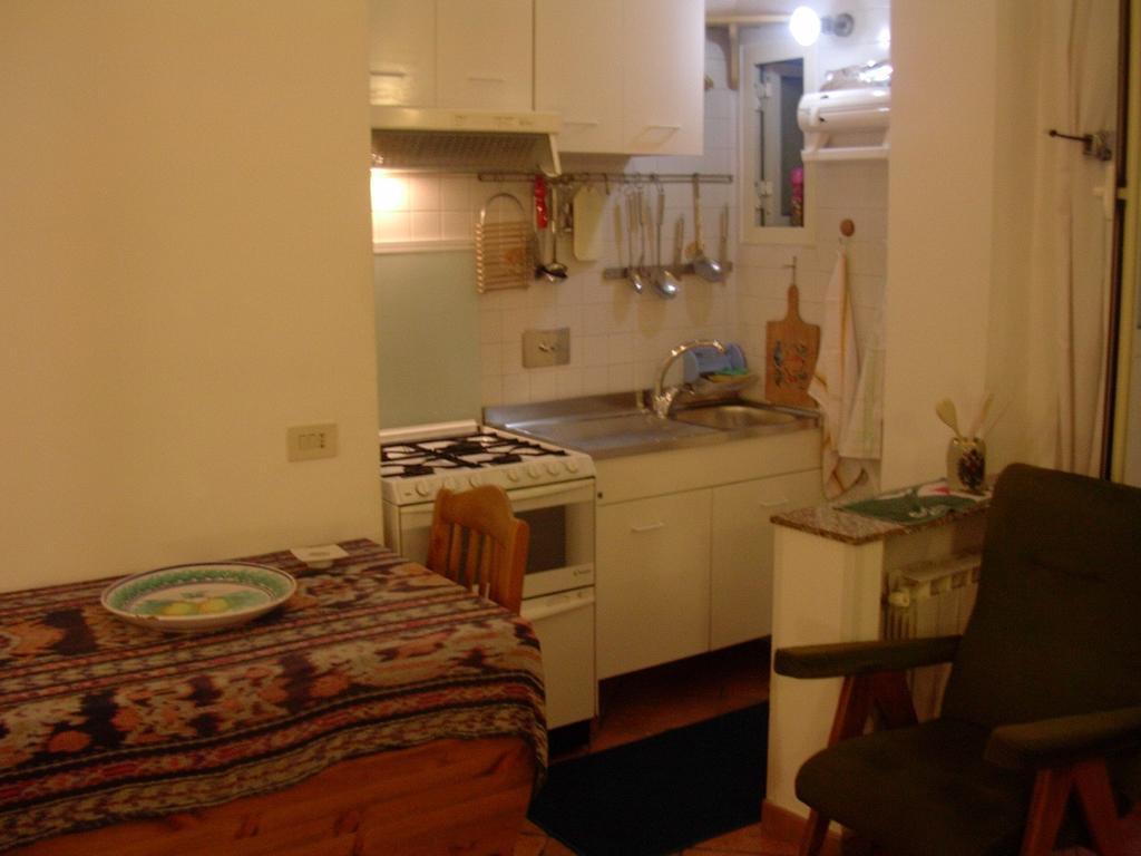 Vacanze Al Colosseo Polveriera Rome Chambre photo